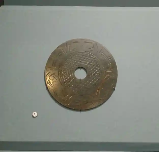 Jade bi disc with cross-like design, National Palace Museum